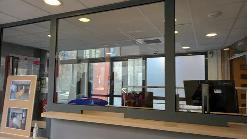 Des installations de sécurité au commissariat de Charleville.